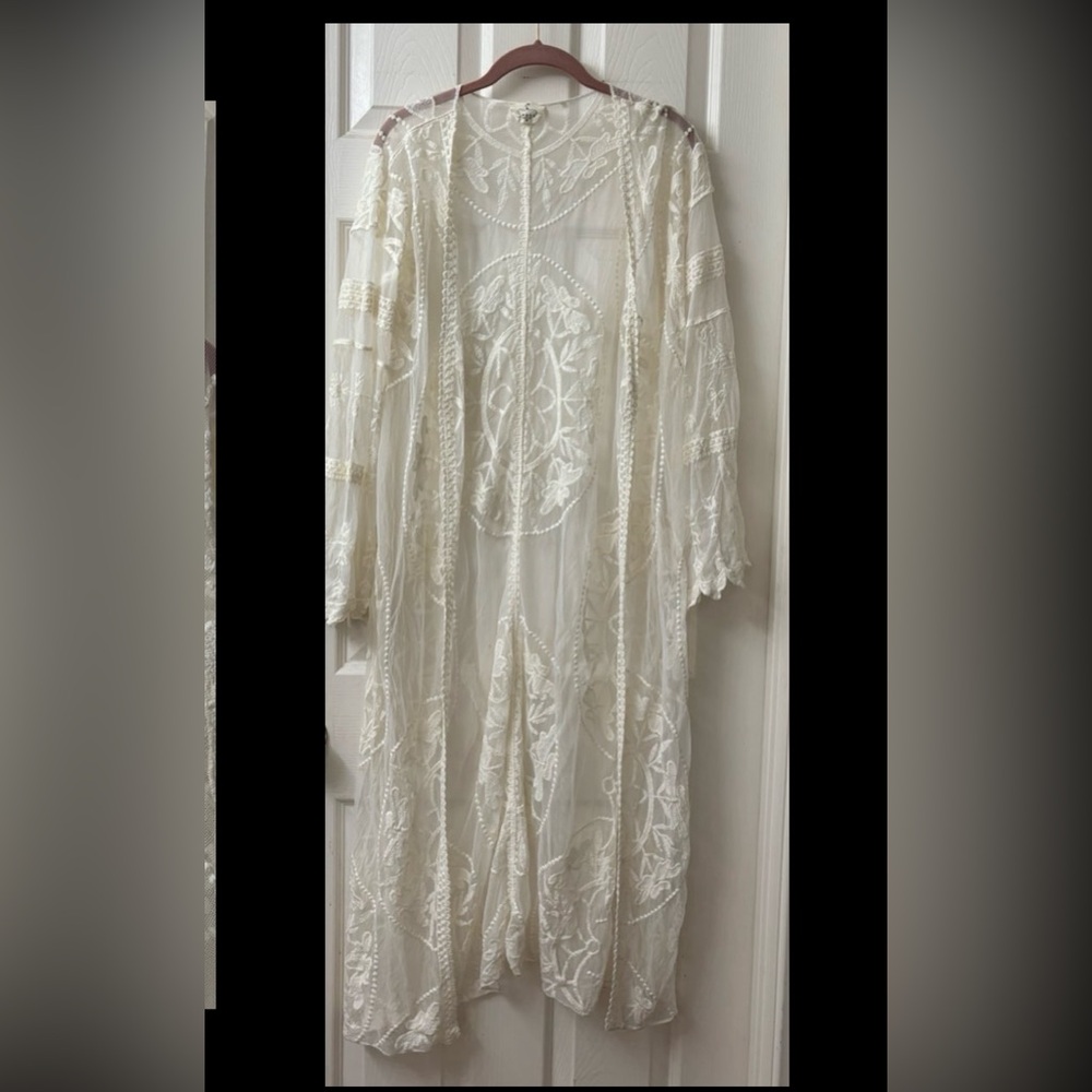 White lace kimono